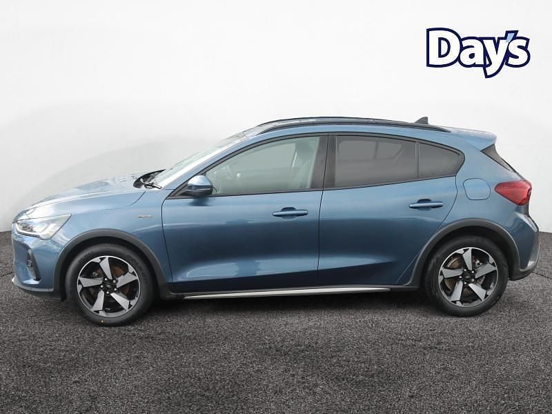 Used Ford Focus Active 125 HP (91 kW) 2022 Blue Hatchback