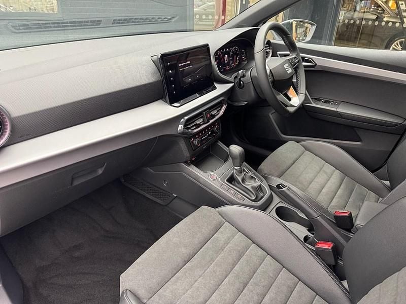 Used Seat Ibiza XCELLENCE Lux 115 HP (84 kW) 2025 White Hatchback