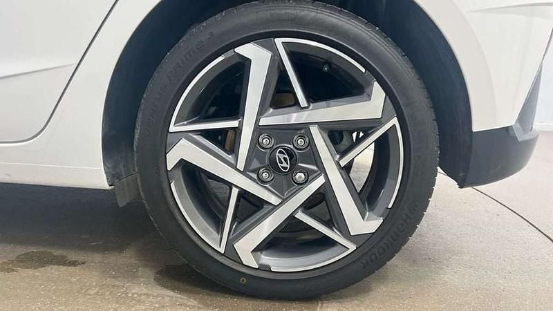 Used Hyundai i20 Premium 101 HP (74 kW) 2025 White Hatchback