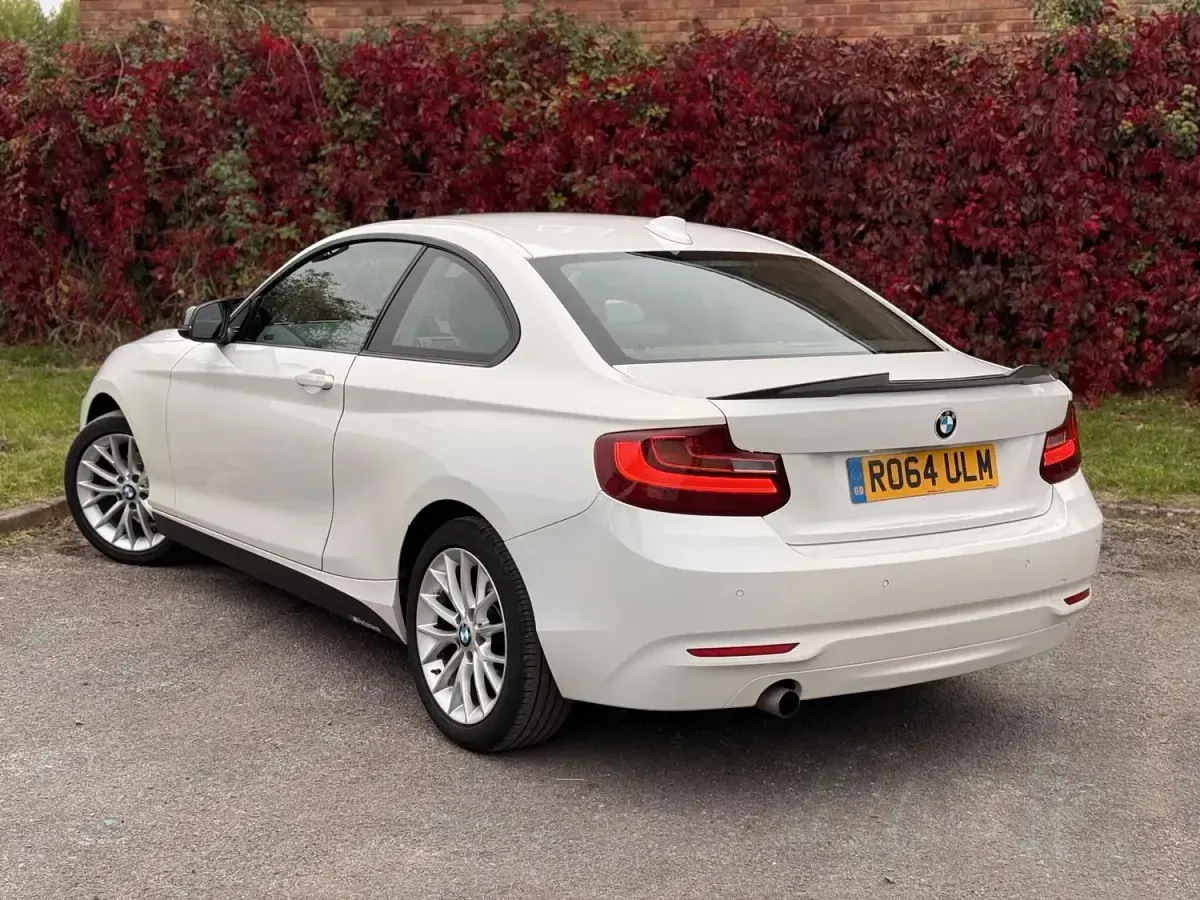 Begagnad BMW 218 Impressive 2014 Vit Sportkupé
