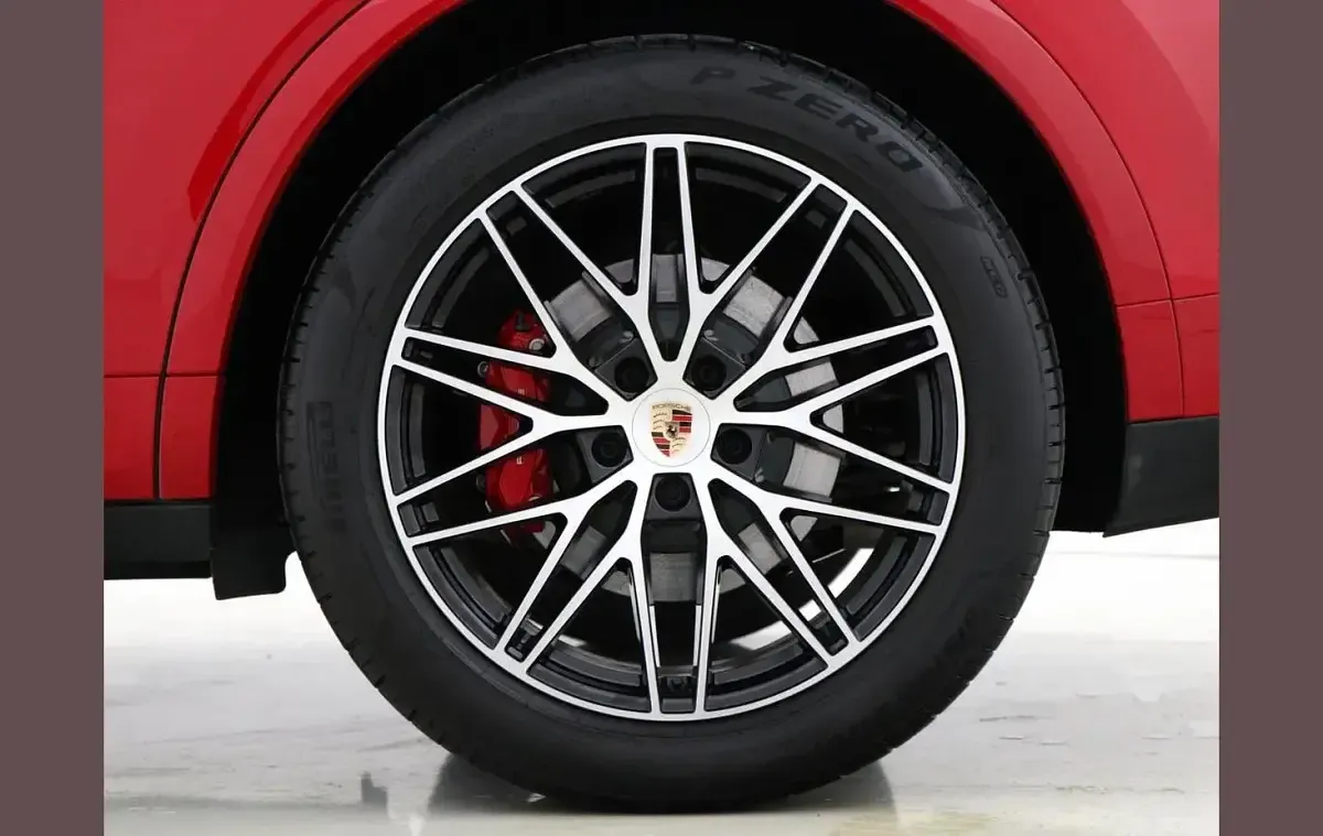Used Porsche Cayenne 468 HP (344 kW) 2024 Red SUV