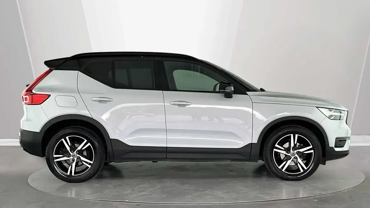 Used Volvo XC40 R-Design 161 HP (118 kW) 2021 SUV
