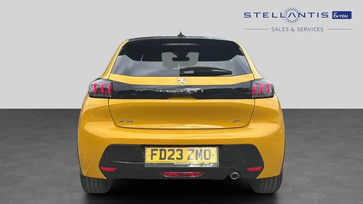 Used Peugeot 208 GT 99 HP (72 kW) 2023 Yellow Hatchback