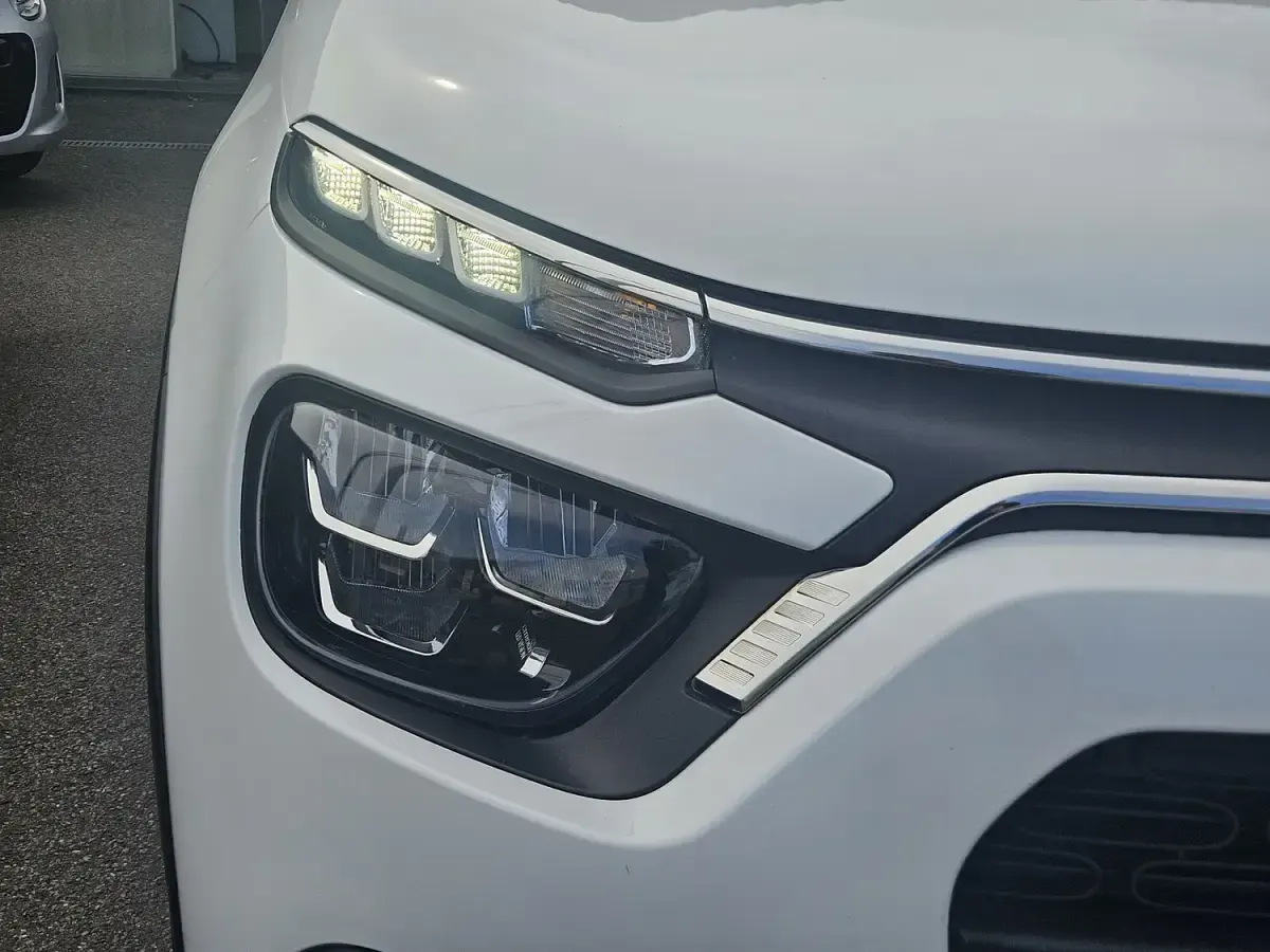 Used Citroën C3 PureTech 110 HP (80 kW) 2023 White Hatchback