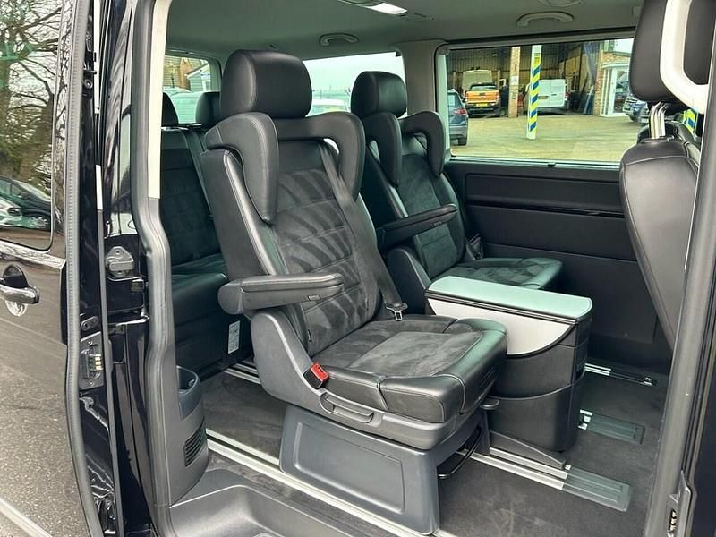 Used VW Caravelle Executive 204 HP (150 kW) 2019 Black MPV