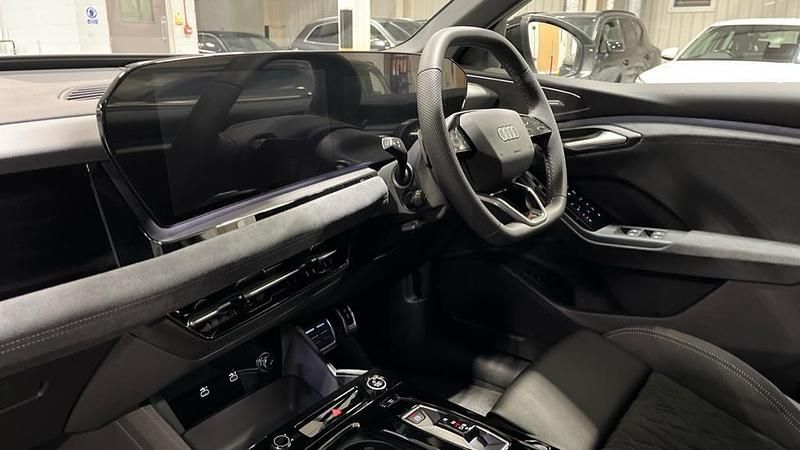 Begagnad Audi Q6 e-tron Advanced 285 kW (388 HK) 2025 Vit SUV