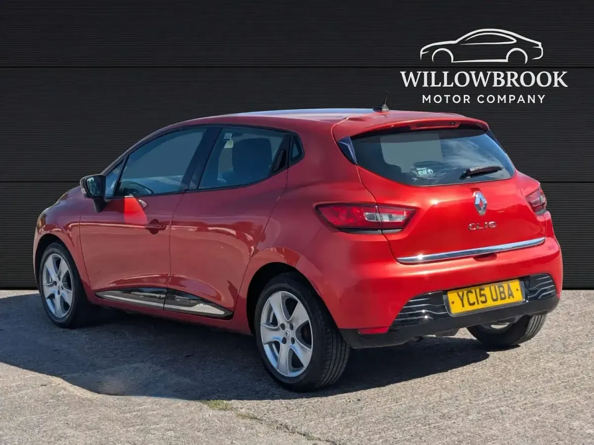 Used Renault Clio Dynamique 75 HP (55 kW) 2015 Red Hatchback