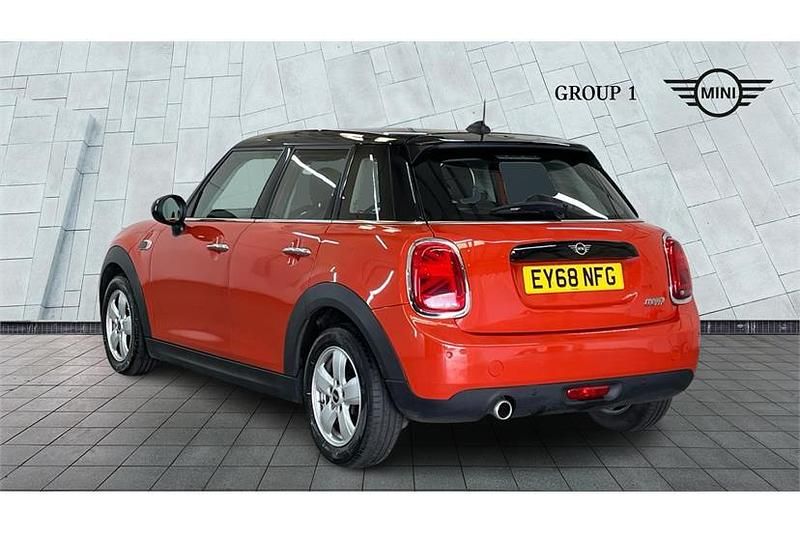 Używany Mini Cooper Hatch 136 KM (100 kW) 2018 Pomarańczowy Hatchback