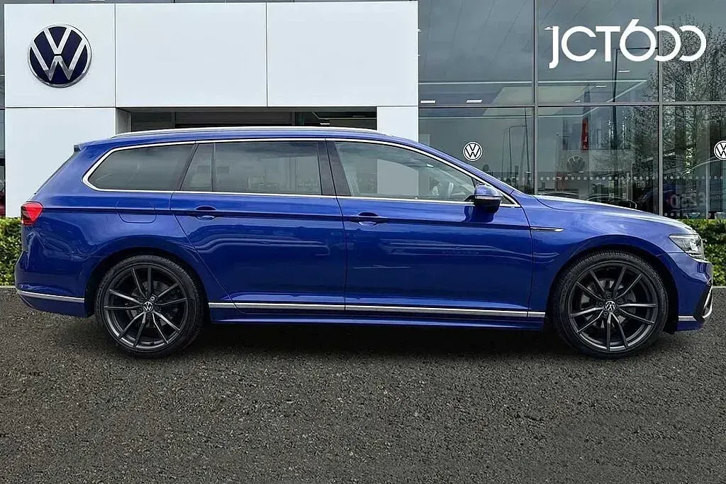 Used VW Passat R-line 150 HP (110 kW) 2023 Blue Estate