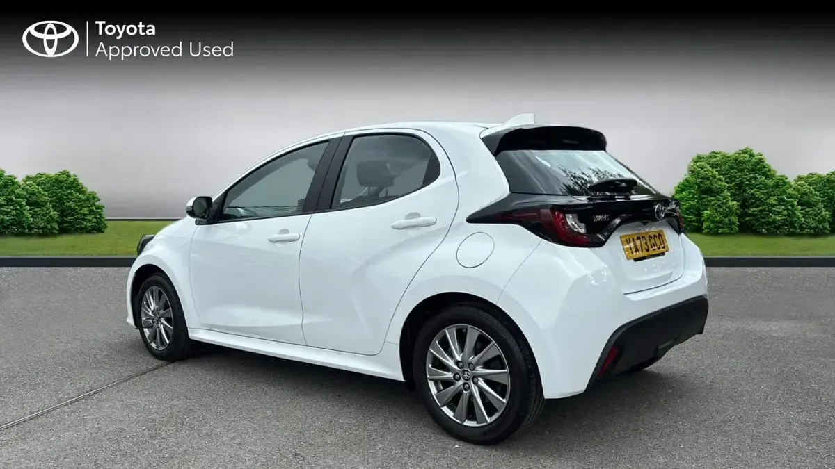 Usado Toyota Yaris Hybrid 116 HP (85 kW) 2024 Branco Citadino