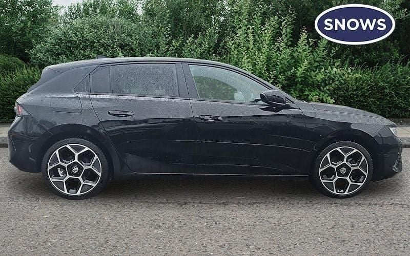 Used Vauxhall Astra Ultimate 131 HP (96 kW) 2024 Black Hatchback