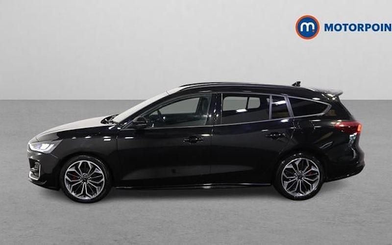 Używany Ford Focus ST-Line 120 KM (88 kW) 2022 Czarny Kombi