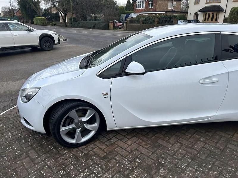Używany Vauxhall Astra GTC SRi 130 KM (95 kW) 2012 Biały Hatchback