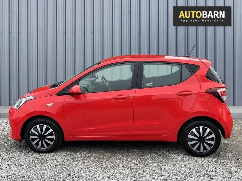 Used Hyundai i10 SE 67 HP (49 kW) 2018 Red Hatchback