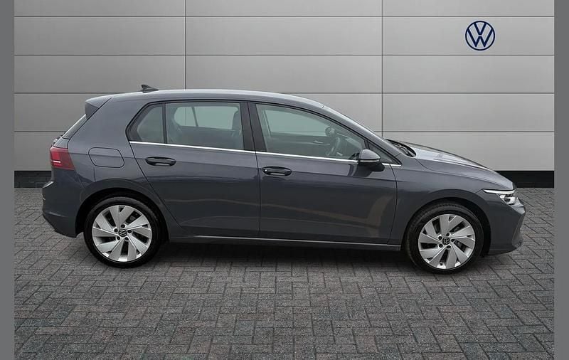 Second-hand VW Golf VIII Style 150 CP (110 kW) 2025 Gri Hatchback