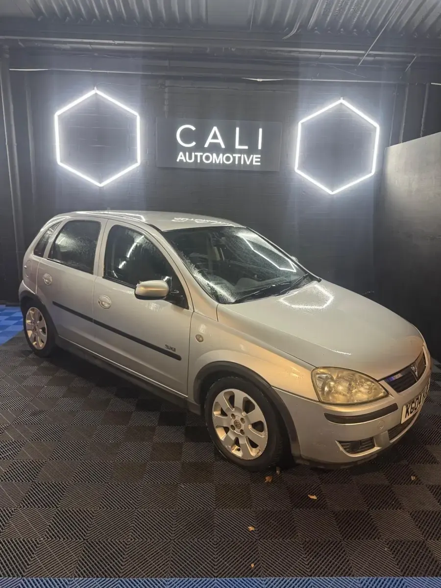 Used Vauxhall Corsa 79 HP (58 kW) 2004 Silver Hatchback