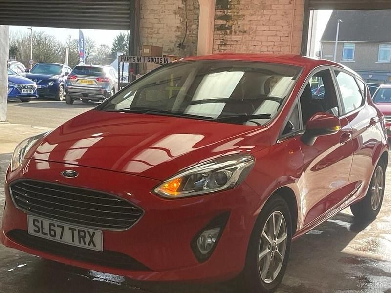 Used Ford Fiesta Zetec 85 HP (62 kW) 2017 Red Hatchback