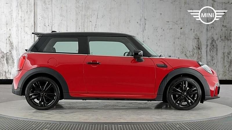 Usado Mini Cooper Hatch 134 CV (98 kW) 2024 Rojo Utilitario