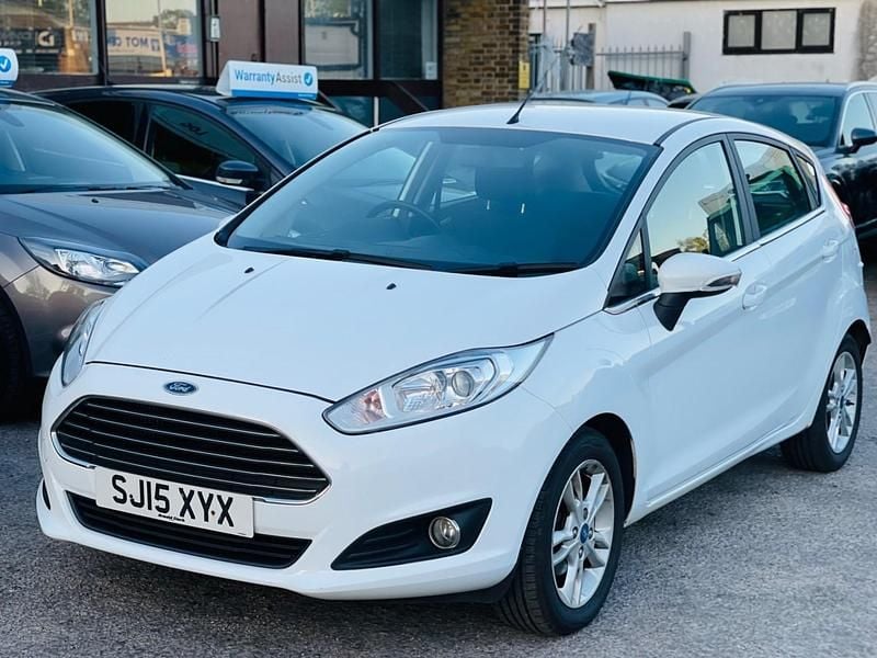 Usado Ford Fiesta Zetec 2015 Branco Citadino