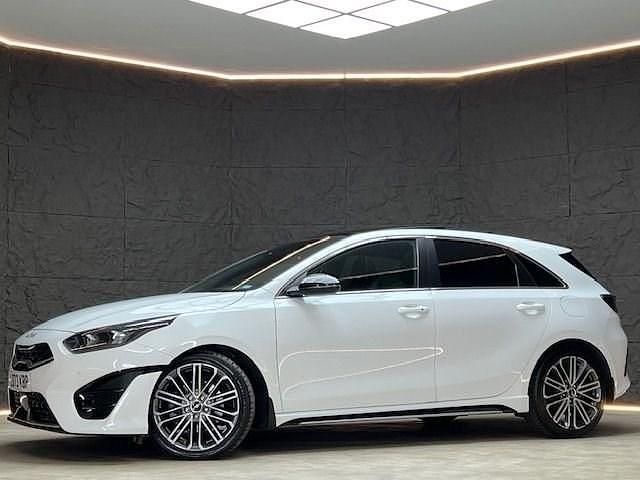 Usado Kia Ceed GT-Line S 158 HP (116 kW) 2023 Branco Citadino