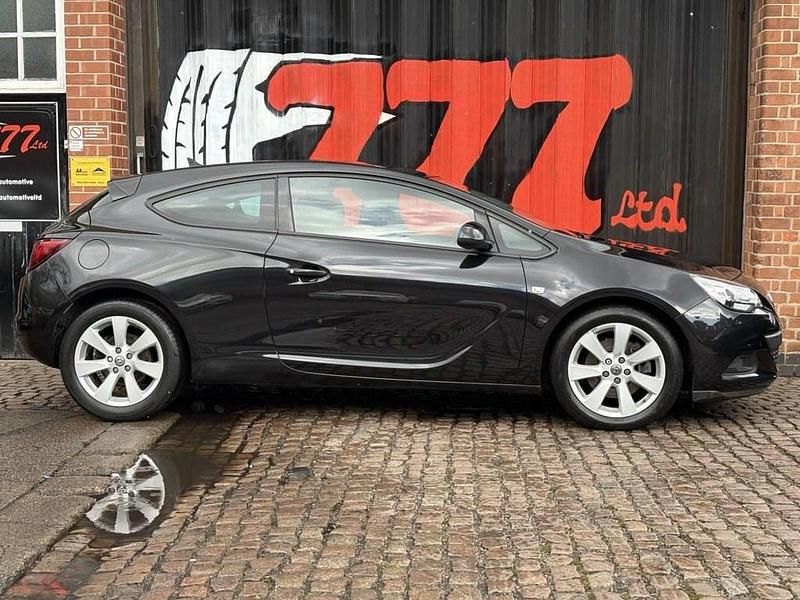 Used Vauxhall Astra GTC Sport 140 HP (102 kW) 2015 Black Coupe