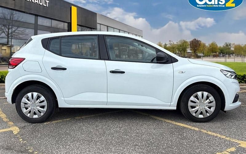 Used Dacia Sandero Essentiel 67 HP (49 kW) 2022 White Hatchback