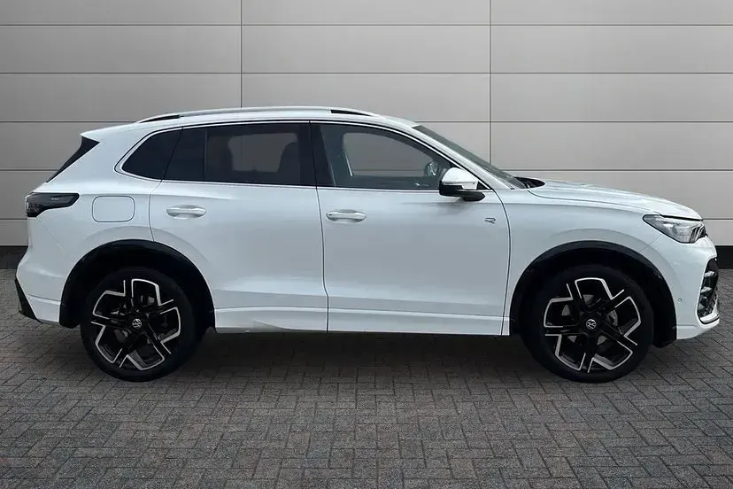 Used VW Tiguan R-line 150 HP (110 kW) 2025 Pure white SUV