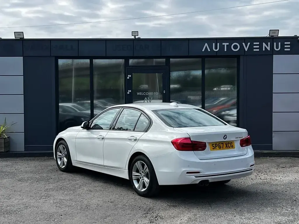 Używany BMW 320 Sport Line 190 KM (139 kW) 2017 Biały Sedan/Limuzyna