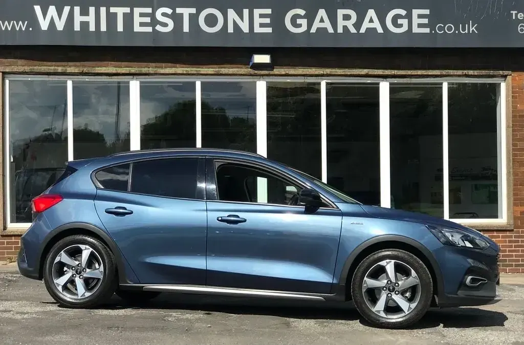 Used Ford Focus Active 125 HP (91 kW) 2021 Blue Hatchback