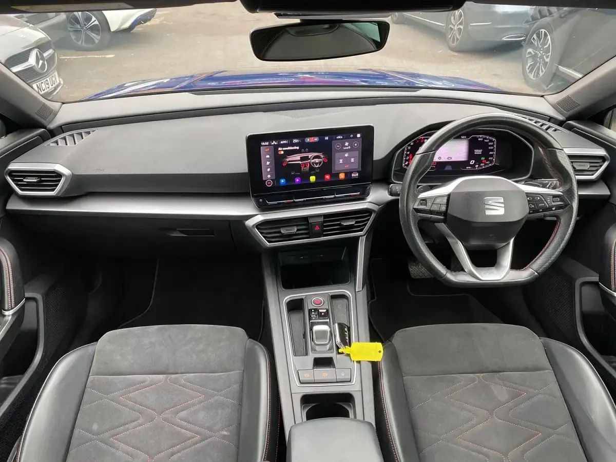 Begagnad Seat Leon FR Sport 110 HK (80 kW) 2021 Blå Halvkombi