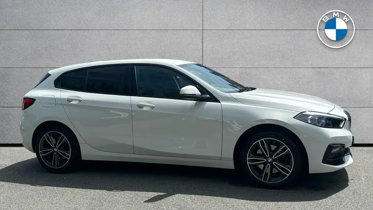 Used BMW 118 Sport Line 134 HP (98 kW) 2022 White Hatchback