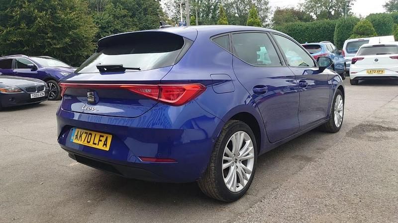 Begagnad Seat Leon SE Dynamic 130 HK (95 kW) 2020 Blå Halvkombi