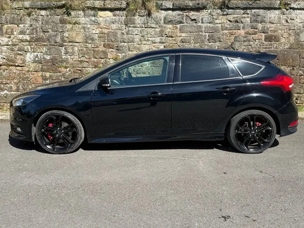 Used Ford Focus ST 185 HP (136 kW) 2017 Black Hatchback