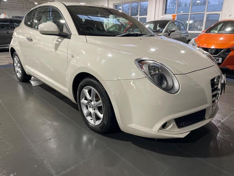 Used Alfa Romeo MiTo Progression 85 HP (62 kW) 2016 White Hatchback