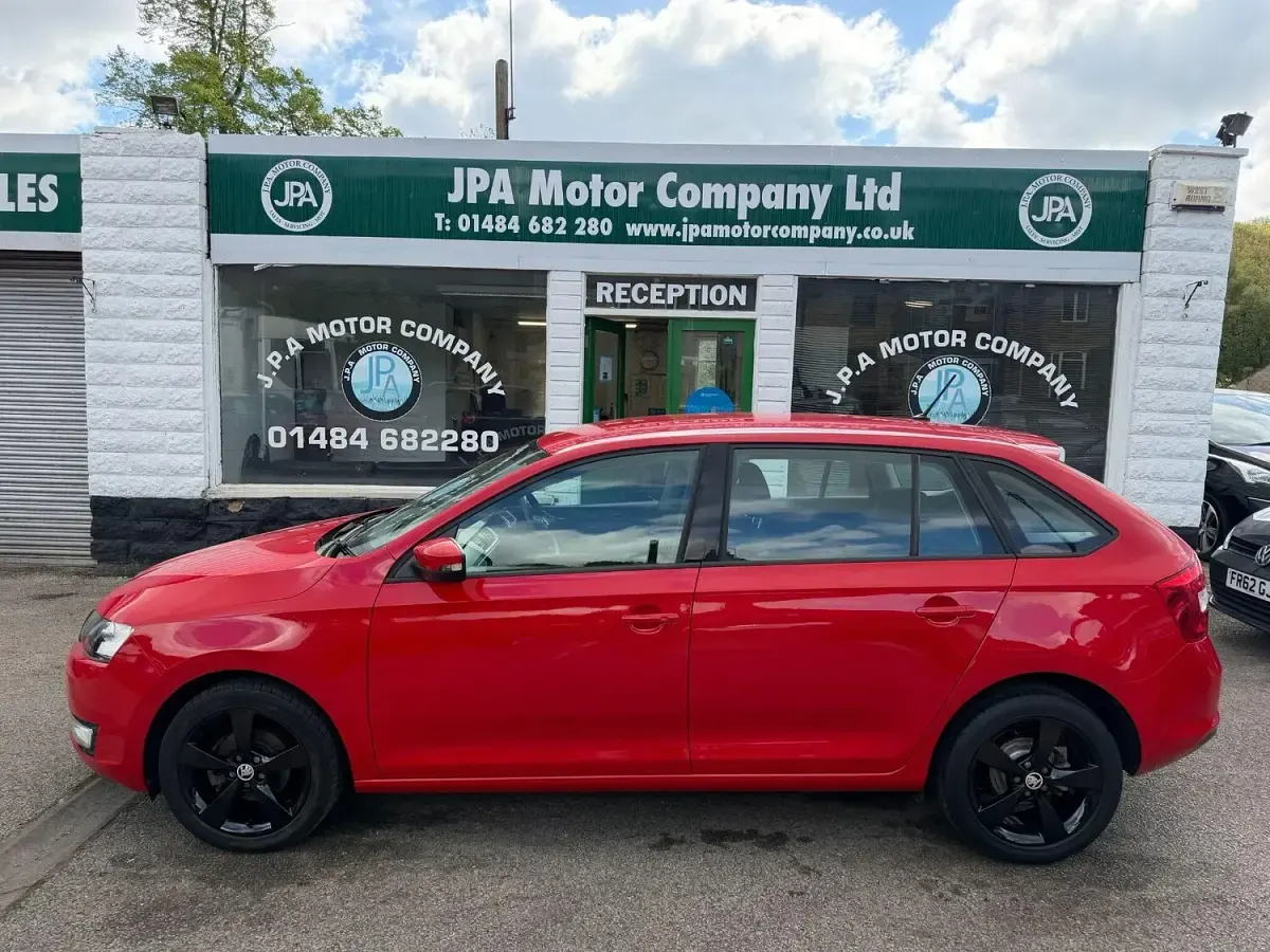 Used Skoda Rapid SE 90 HP (66 kW) 2015 Red Hatchback
