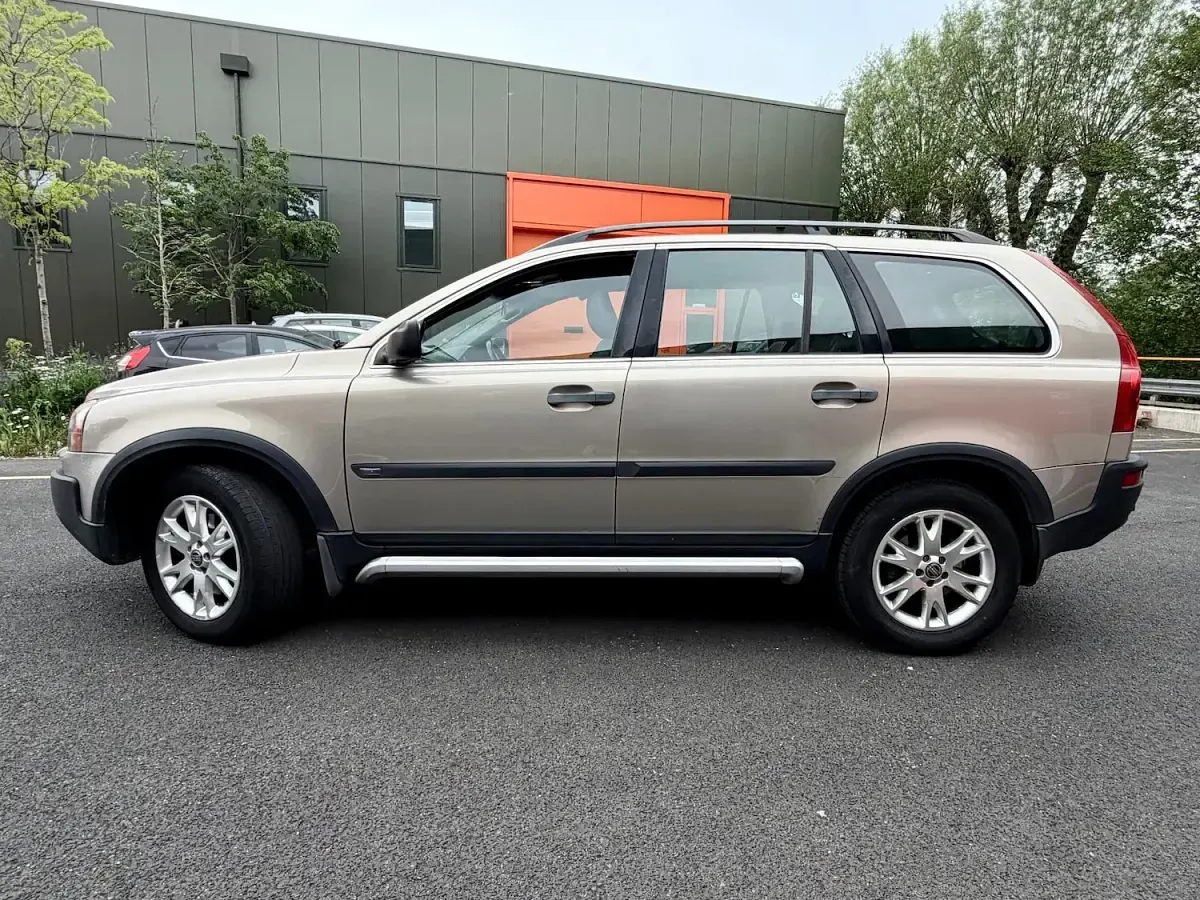 Begagnad Volvo XC90 SE 185 HK (136 kW) 2005 Guld SUV