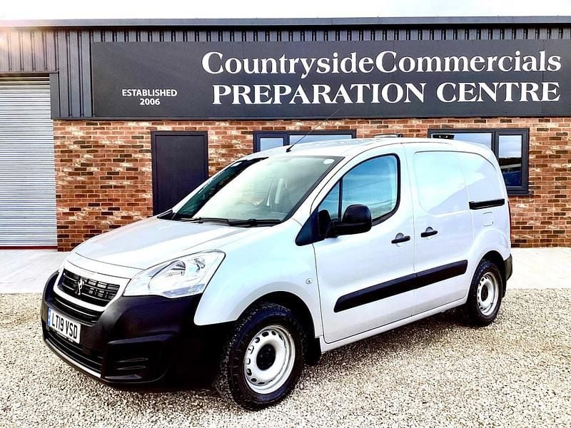 Used Peugeot Partner 100 HP (73 kW) 2019 Silver MPV