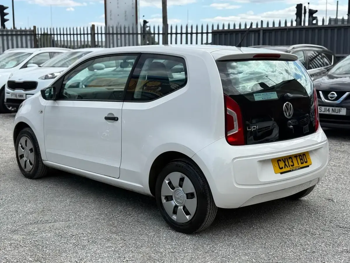 Used VW up! take up! 60 HP (44 kW) 2013 White Hatchback