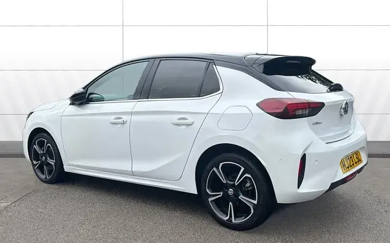 Begagnad Vauxhall Corsa Ultimate 101 HK (74 kW) 2023 Vit Halvkombi