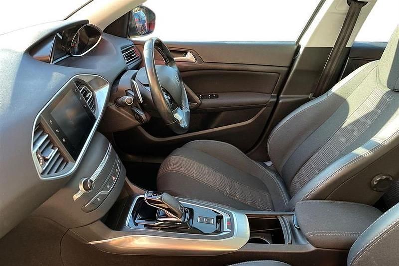 Used Peugeot 308 Allure 131 HP (96 kW) 2019 Nimbus grey Hatchback