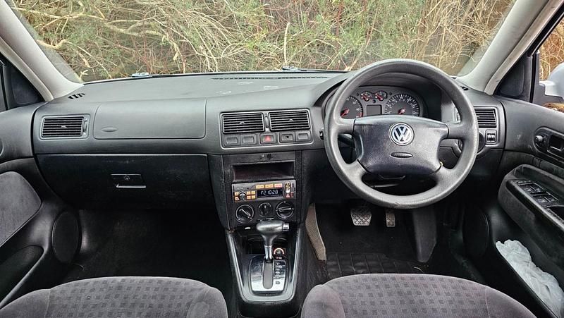 Used VW Golf IV SE 2002 Silver Hatchback