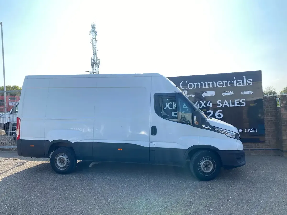 Used Iveco Daily 136 HP (100 kW) 2021 White Van