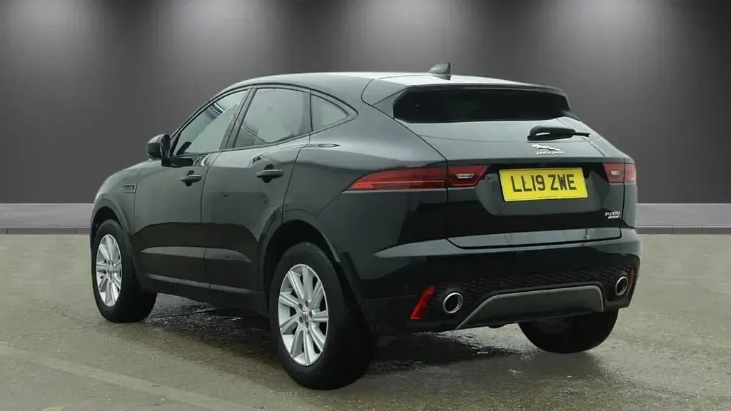 Usado Jaguar E-Pace S 200 HP (147 kW) 2019 Preto SUV
