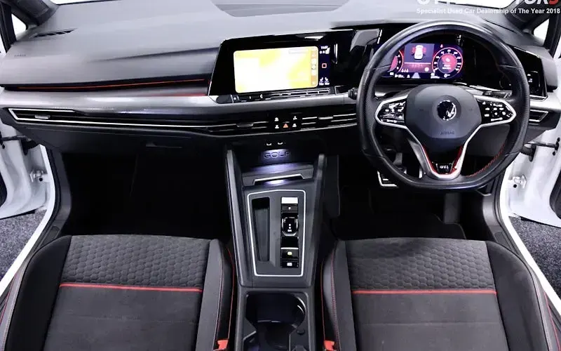 Second-hand VW Golf VIII GTI 300 CP (220 kW) 2024 Hatchback