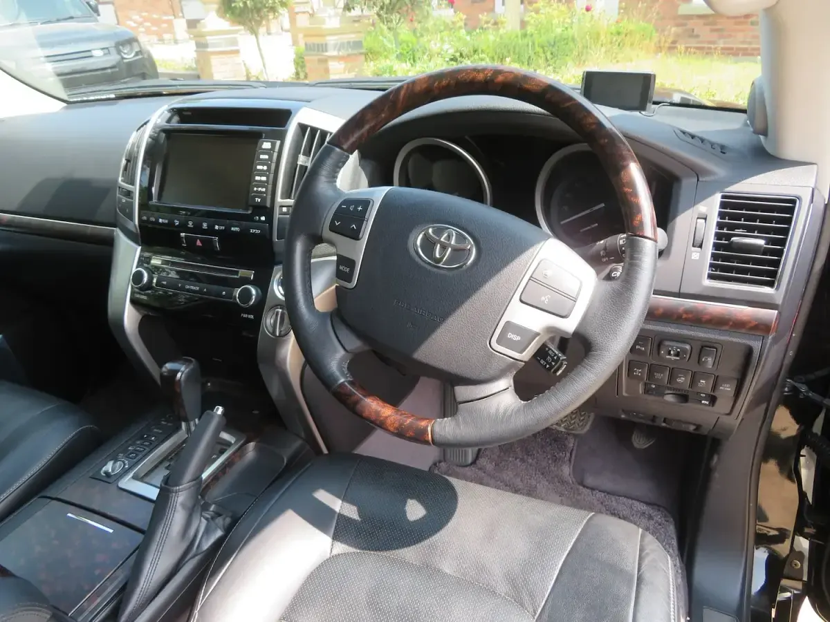 Used Toyota Land Cruiser 318 HP (233 kW) 2013 Black