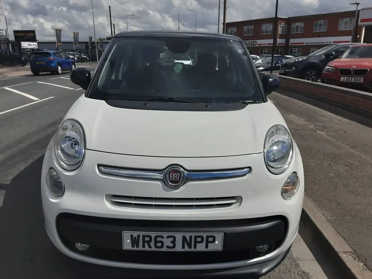 Used Fiat 500L Lounge 2013 White and black MPV