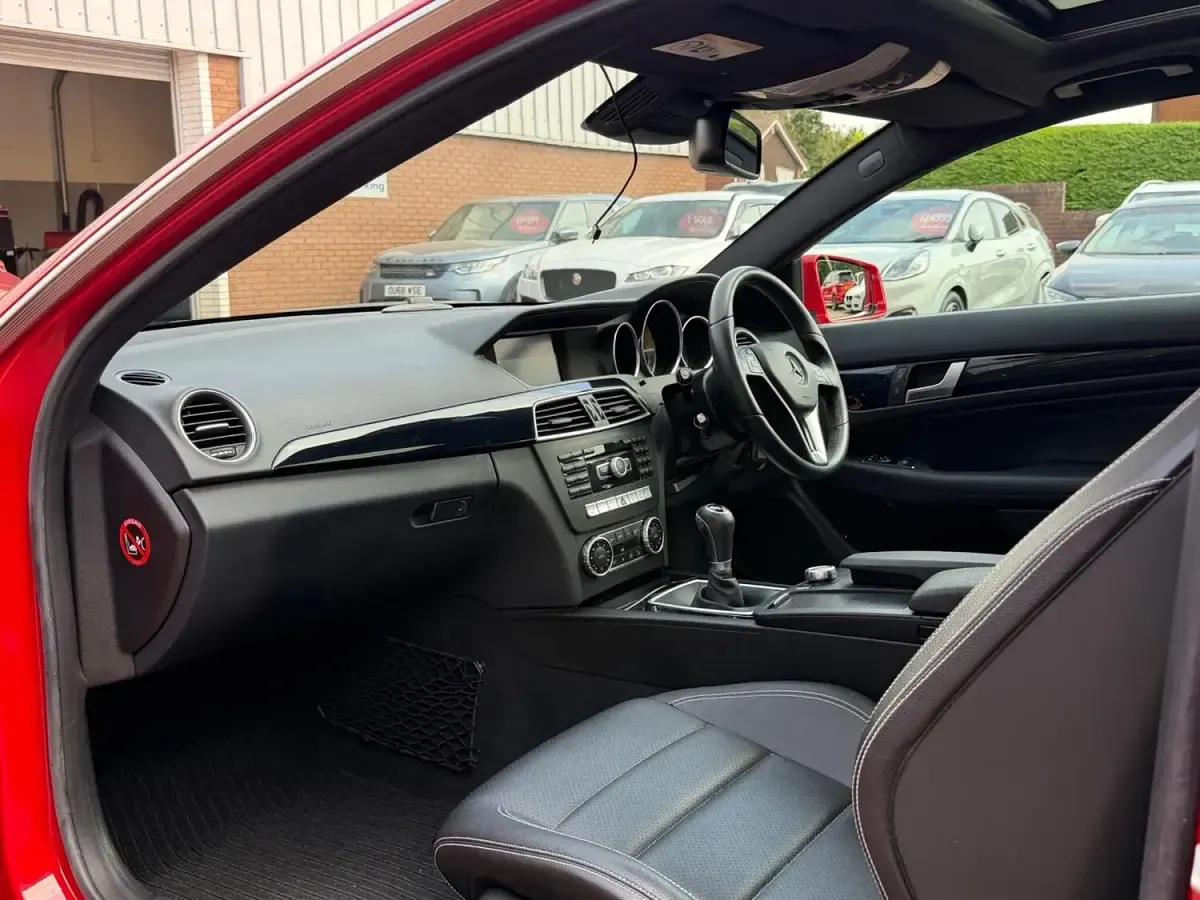 Used Mercedes C220 Executive 167 HP (122 kW) 2014 Red Coupe