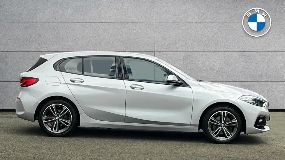 Used BMW 118 Sport Line 134 HP (98 kW) 2021 Silver Hatchback