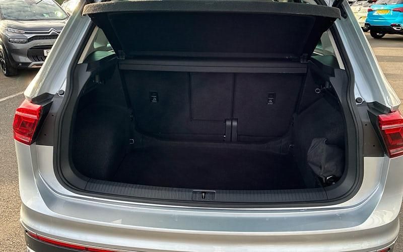 Używany VW Tiguan Elegance 150 KM (110 kW) 2023 Srebrny SUV