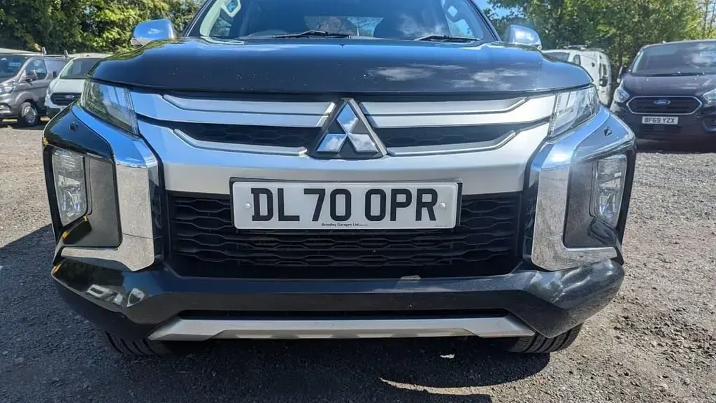 Begagnad Mitsubishi L200 Warrior 150 HK (110 kW) 2020 Svart Pickup